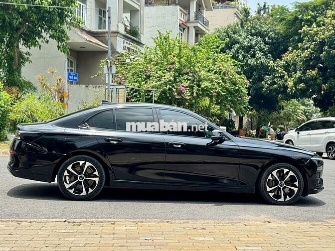 Vinfast Lux A Base 2022 - Màu đen - 2vkm
