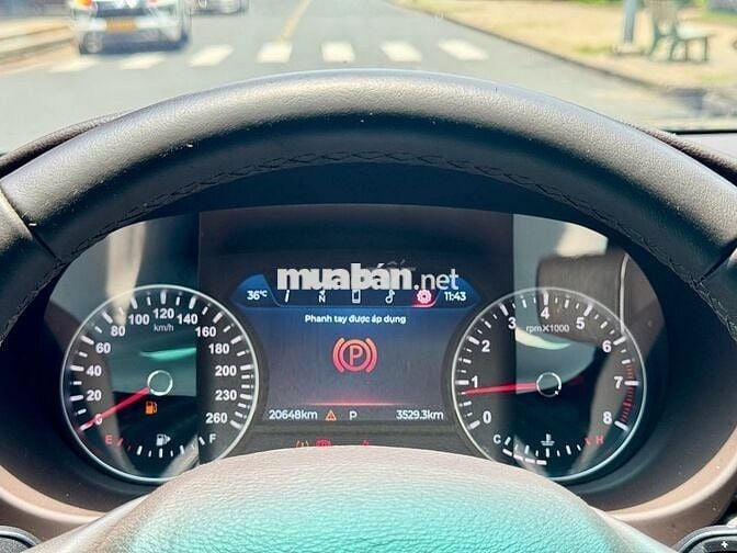 Vinfast Lux A Base 2022 - Màu đen - 2vkm