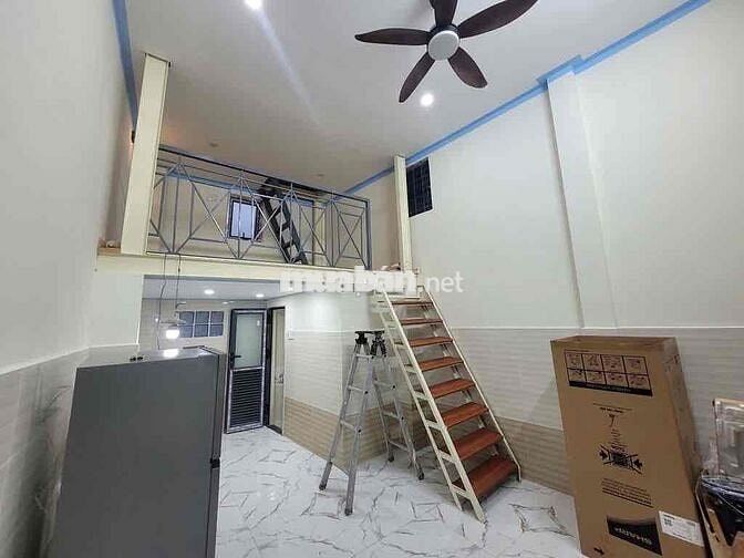 CHO THUÊ NHÀ - 1 TRỆT 1 LỬNG - 1 LẦU - GẦN NGÃ 4 HÀNG XANH - SẴN NT
