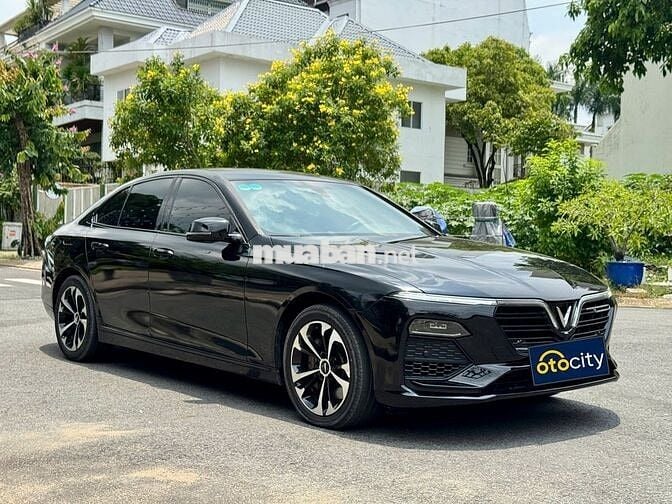 Vinfast Lux A Base 2022 - Màu đen - 2vkm