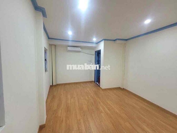 CHO THUÊ NHÀ - 1 TRỆT 1 LỬNG - 1 LẦU - GẦN NGÃ 4 HÀNG XANH - SẴN NT