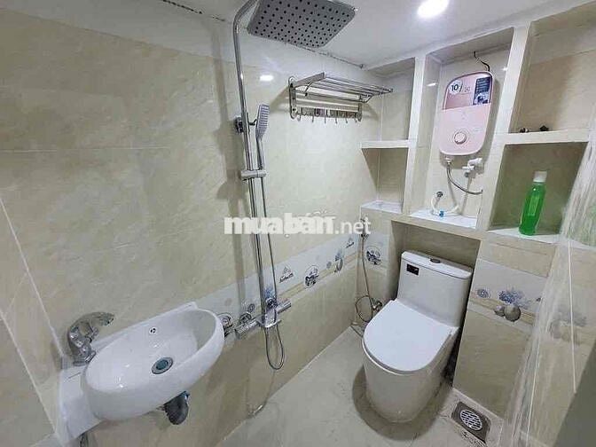 CHO THUÊ NHÀ - 1 TRỆT 1 LỬNG - 1 LẦU - GẦN NGÃ 4 HÀNG XANH - SẴN NT