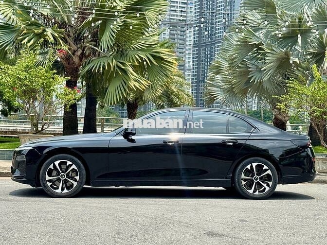 Vinfast Lux A Base 2022 - Màu đen - 2vkm