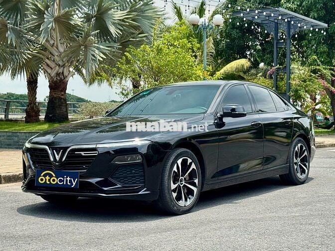 Vinfast Lux A Base 2022 - Màu đen - 2vkm