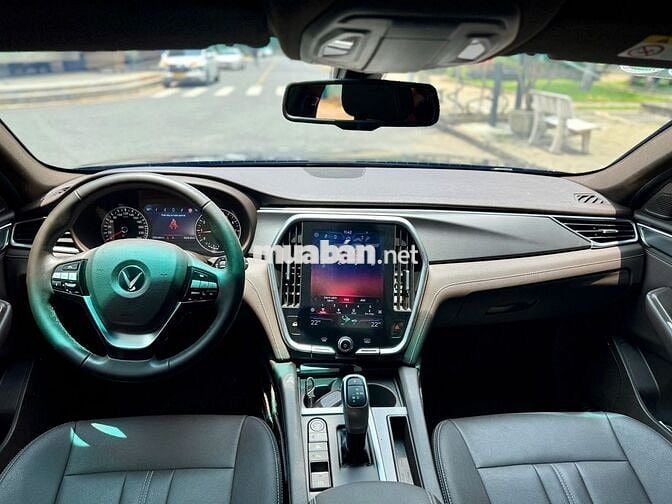 Vinfast Lux A Base 2022 - Màu đen - 2vkm