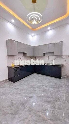 BÁN NHÀ 1 TRỆT 1 LẦU  -  SỔ RIÊNG NGAY CỔNG SAU POUCHEN