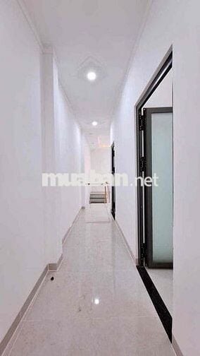 BÁN NHÀ 1 TRỆT 1 LẦU  -  SỔ RIÊNG NGAY CỔNG SAU POUCHEN