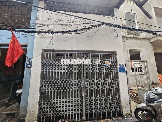 Bán đất, tặng nhà cấp 4, Phố Văn La, cách ô tô đỗ 10m, lô gócngõ nông,