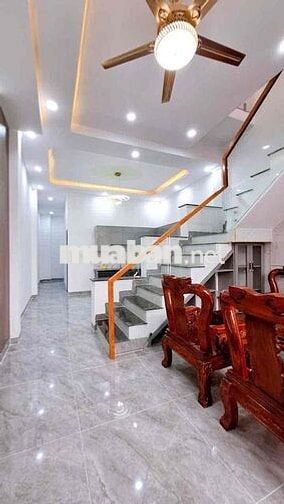 BÁN NHÀ 1 TRỆT 1 LẦU  -  SỔ RIÊNG NGAY CỔNG SAU POUCHEN