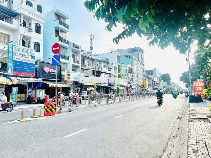 CHO THUÊ NHÀ 2 MẶT TIỀN Đ.PHAN VĂN TRỊ, NHÀ RẤT THOÁNG (TRỆT 3LẦU 4X20