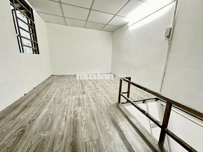 PHÒNG BÌNH THẠNH GIÁ RẺ GÁC CAO,RỘNG, CỬA SỔ THOÁNG MÁT NGAY TRUNG TÂM