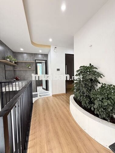 CHÍNH CHỦ BÁN NHÀ MỚI XÂY Ô TÔ ĐỖ CỬA, CHỜ THANG MÁY, GẦN VÀNH ĐAI 3.5