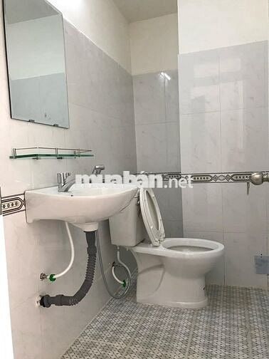 PHÒNG BÌNH THẠNH GIÁ RẺ GÁC CAO,RỘNG, CỬA SỔ THOÁNG MÁT NGAY TRUNG TÂM