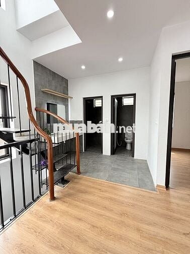 CHÍNH CHỦ BÁN NHÀ MỚI XÂY Ô TÔ ĐỖ CỬA, CHỜ THANG MÁY, GẦN VÀNH ĐAI 3.5