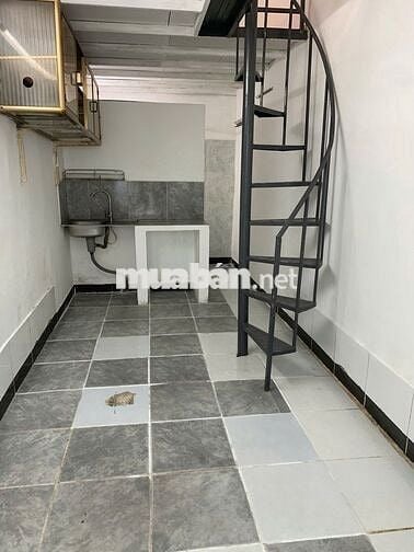 PHÒNG BÌNH THẠNH GIÁ RẺ GÁC CAO,RỘNG, CỬA SỔ THOÁNG MÁT NGAY TRUNG TÂM