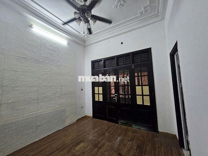 Cho thuê nhà nguyên căn 40m2 x 4 tầng mặt phố