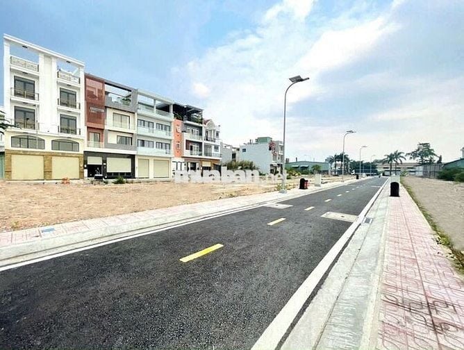 Bán đất Đường xe hơi, 63M2, KDC Hiện hữu giá 4 đồng nhỉnh