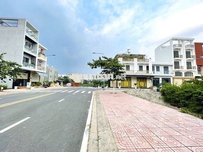 Bán đất Đường xe hơi, 63M2, KDC Hiện hữu giá 4 đồng nhỉnh