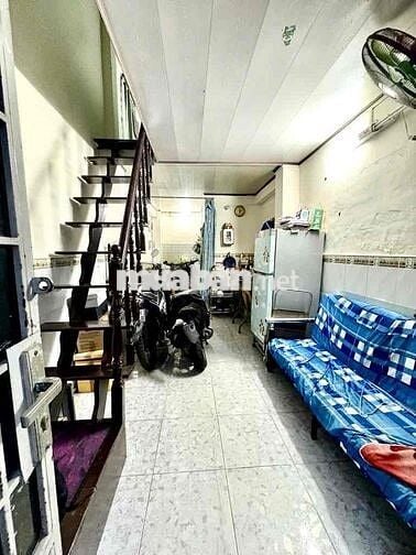 Nhà 17m2( 2.6x6.4m) 3 tầng 2PN HXH trung tâm Phú Nhuận