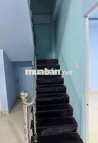 Nhà giá rẻ 3PN 2WC có ban công_Hẻm xe tải