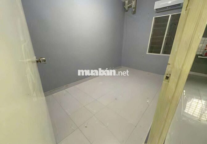 Nhà giá rẻ 3PN 2WC có ban công_Hẻm xe tải