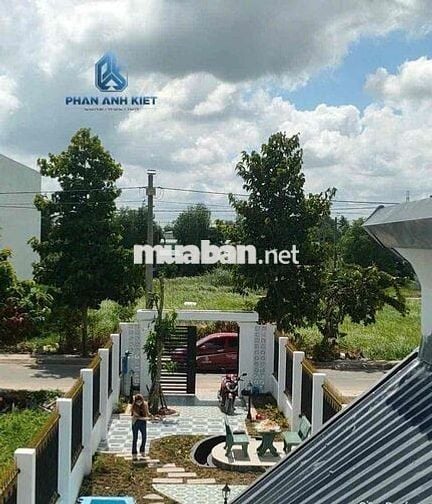 GẤP! Cho thuê biệt thự sân vườn thị trấn Bến Lức giá rẻ