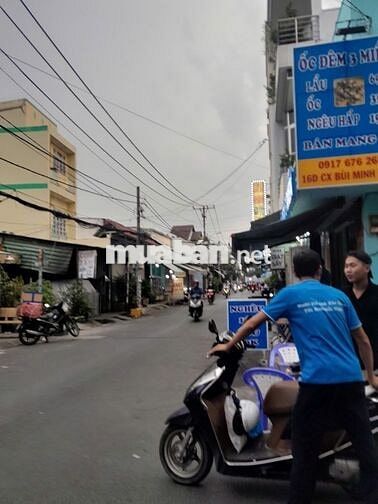 Cho Thuê nhà 2 mặt tiền, ngay chợ Bùi Minh Trực, chỉ 13,5 triệu/tháng