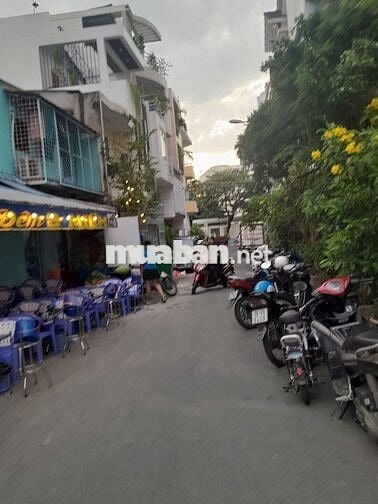 Cho Thuê nhà 2 mặt tiền, ngay chợ Bùi Minh Trực, chỉ 13,5 triệu/tháng
