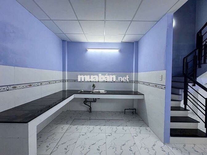 Nhà mới gần chợ trung chánh, trệt suốt làm kho may đúc lửng 2pn 2wc