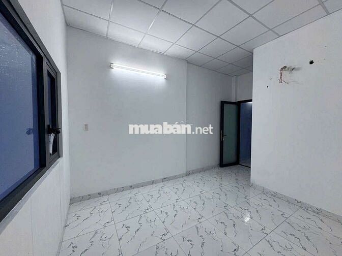 Nhà mới gần chợ trung chánh, trệt suốt làm kho may đúc lửng 2pn 2wc