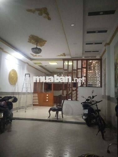 Nhà một lầu một trệt gồm 3 phòng ngủ thân xe hơi tại Bình Chuẩn