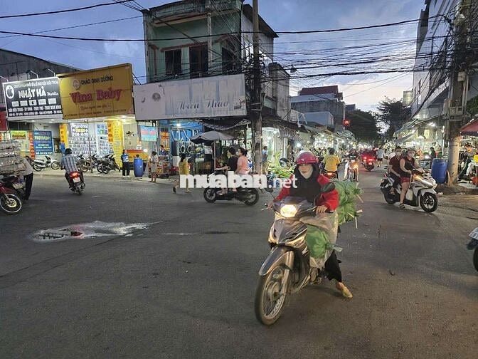 Bán nhà dt lớn 100 M, sổ hồng Riêng phường Tân Đông hiệp, giá 3,25 tỷ