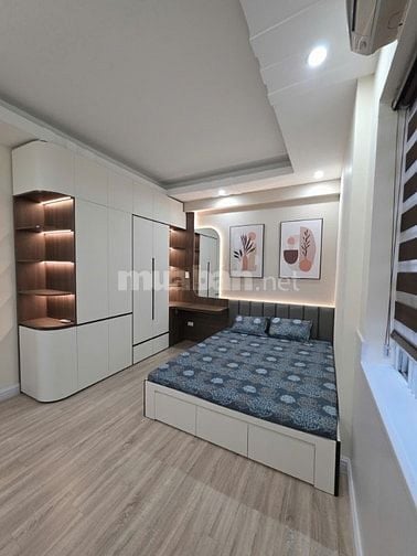 CẦN BÁN căn hộ đầy đủ nội thất, lô góc view thoáng, gần CV Cầu Giấy