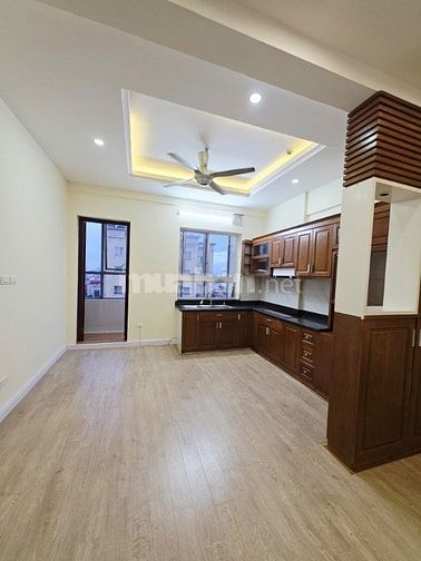 CẦN BÁN căn hộ đầy đủ nội thất, lô góc view thoáng, gần CV Cầu Giấy