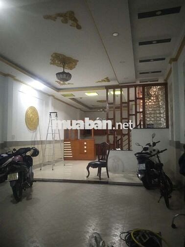 Nhà một lầu một trệt gồm 3 phòng ngủ thân xe hơi tại Bình Chuẩn
