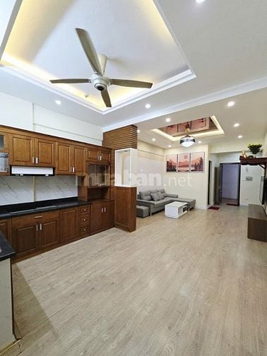 CẦN BÁN căn hộ đầy đủ nội thất, lô góc view thoáng, gần CV Cầu Giấy
