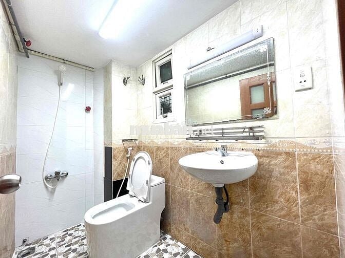 GẦN ĐẠI HỌC SÀI GÒN - Y DƯỢC - KINH TẾ CƠ SỞ B - GIÁ RẺ