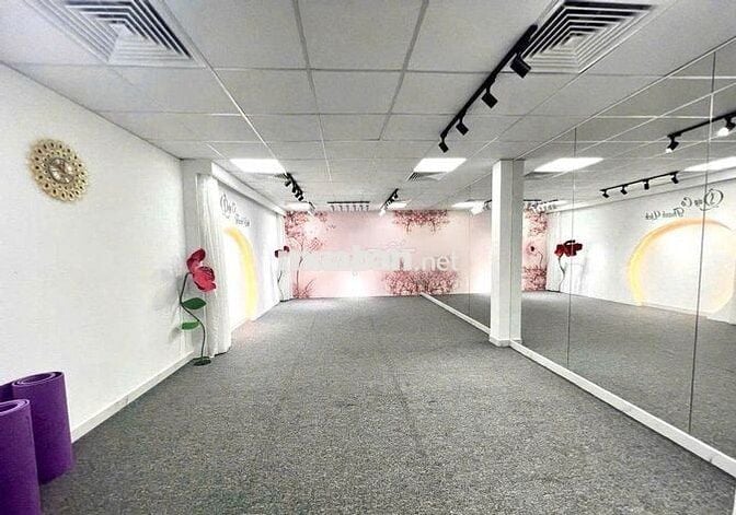 CHO THUÊ NHÀ MẶT TIỀN VŨ HUY TẤN – CÓ THANG MÁY – TRỐNG SUỐT