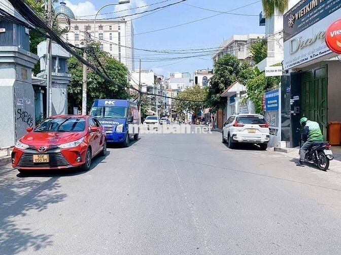 NHÀ CẤP 4 MẶT TIỀN PHẠM VĂN ĐỒNG, 90M² NGANG 4,5M NỞ HẬU - 15 TR/THÁNG