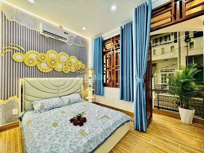  Cô Tư cần bán 42 tại đường Phạm Văn Hai, P5, Tân Bình. Sổ hồng riêng