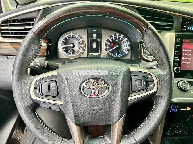 Toyota Innova 2022 Venturer 2.0 AT - 42248 km