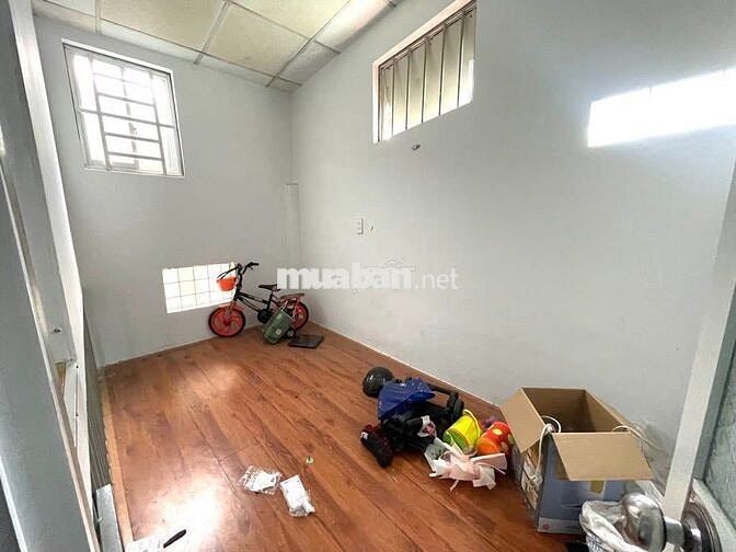 Bán gấp nhà lững, 2 lầu Nguyễn Hồng Đào - Bàu Cát p13 Tân Bình