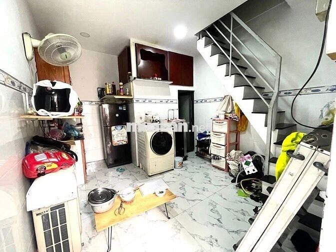 Bán gấp nhà lững, 2 lầu Nguyễn Hồng Đào - Bàu Cát p13 Tân Bình