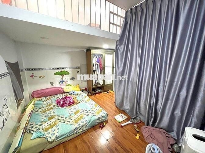 Bán gấp nhà lững, 2 lầu Nguyễn Hồng Đào - Bàu Cát p13 Tân Bình