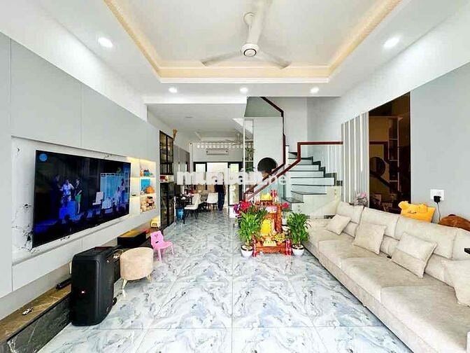 Nhà phố 3 tấm sân thượng 5x10m - Đường xe hơi tới cửa - KDC Văn minh