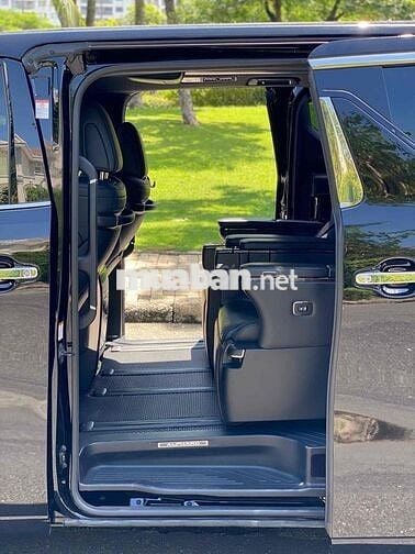 Toyota Alphard 2019 Executive Lounge - 82000 km