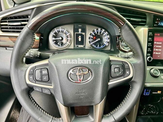 Innova Venturer 2022- Xe gia đình đi kỹ - Bank 70%