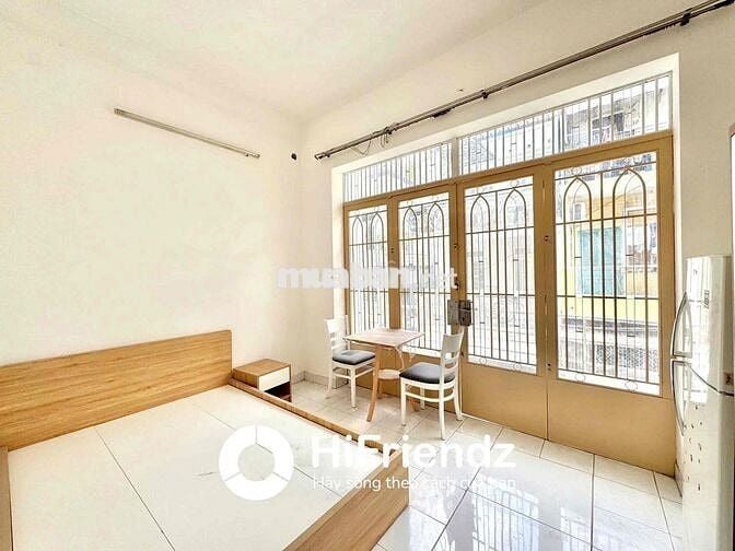 Căn Hộ Dịch Vụ 2 Phòng Ngủ Có Ban Công Full Nội Thất Ngay Trung Tâm