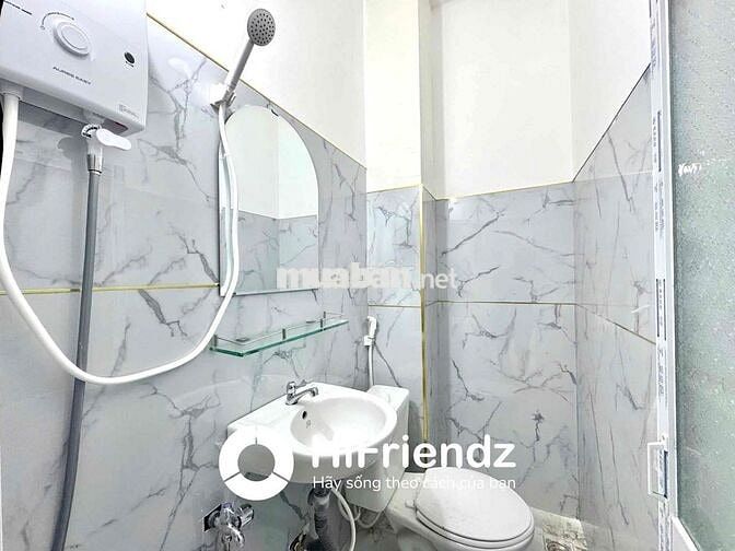 Căn Hộ Dịch Vụ 2 Phòng Ngủ Có Ban Công Full Nội Thất Ngay Trung Tâm