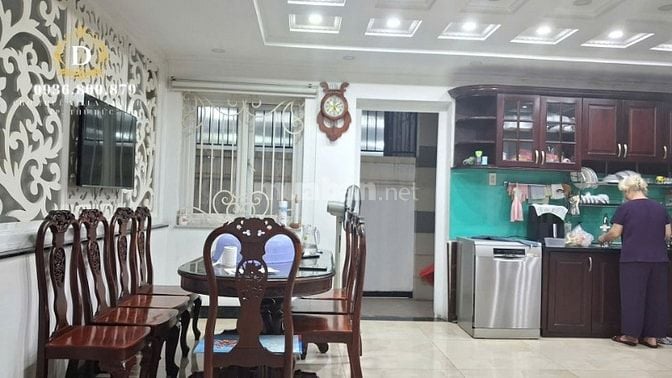 Cho thuê Biệt thự sân vườn, hầm trệt 2 lầu, 5PN, nội thất cao cấp